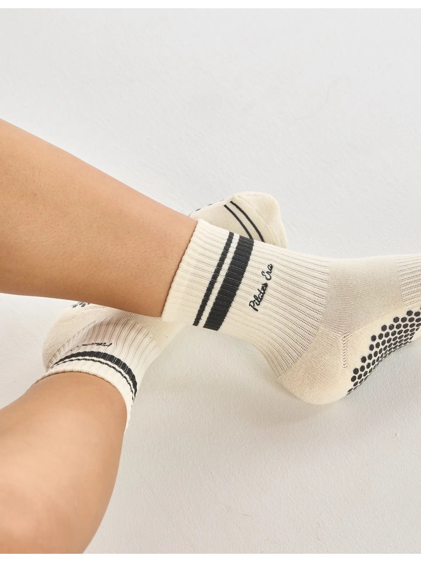 Die Socken im Reformer-Training in Szene gesetzt