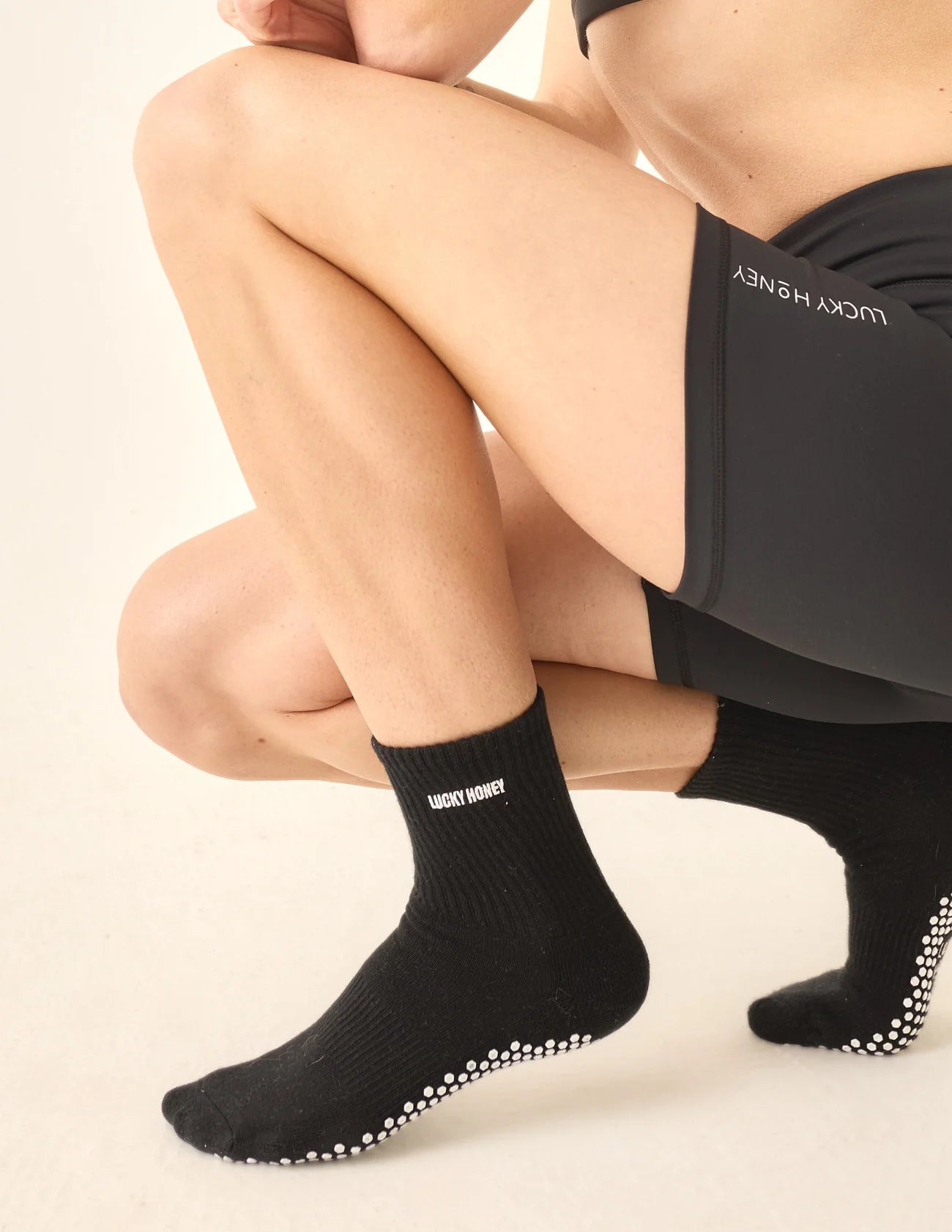 Die schwarze Core Sock in Action beim Lagree Training