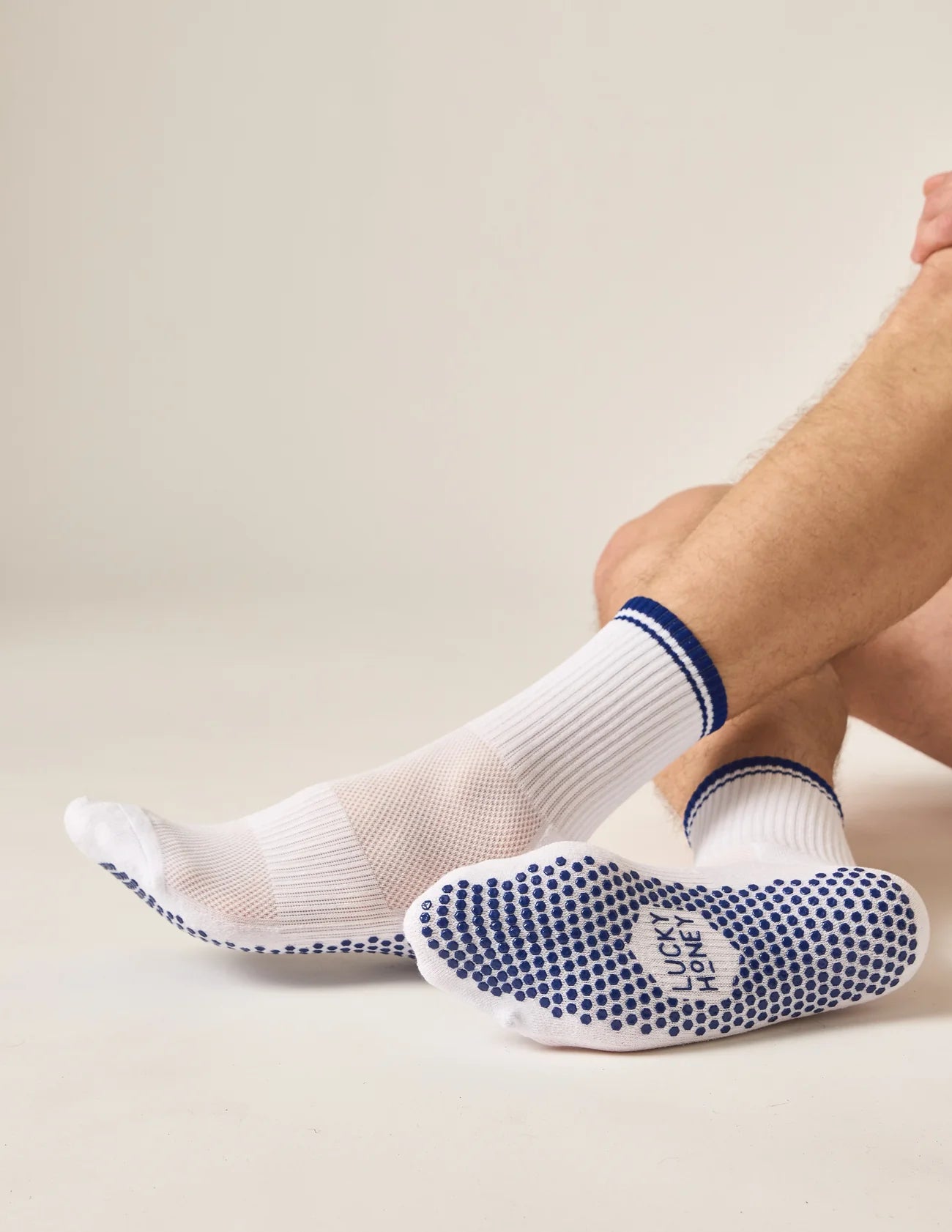 Sportliche royalblaue Grip Sock mit verstärktem Fußgewölbe für extra Halt.