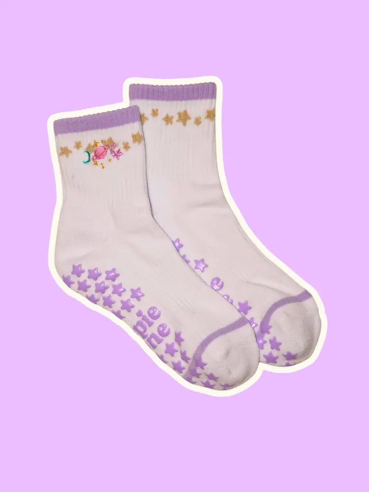 Weiße Socken mit gestickten Planeten- und Sternmotiven