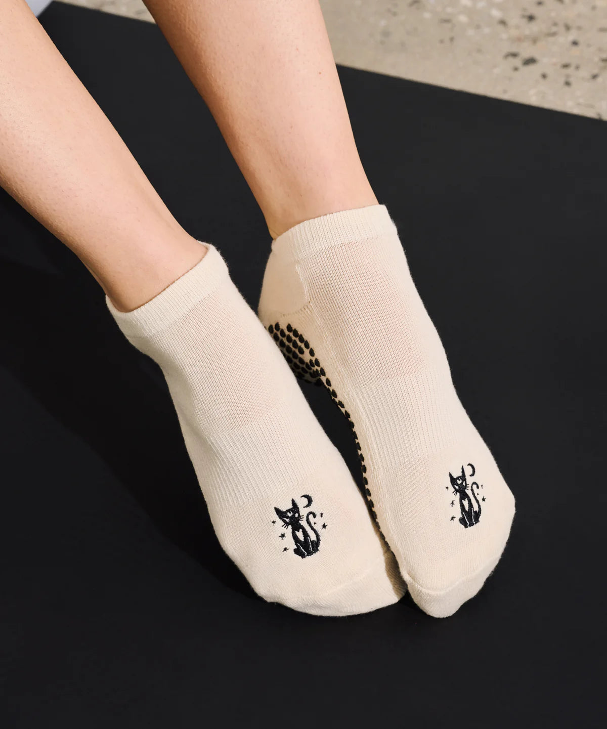 Low Rise Grip Socks black cat