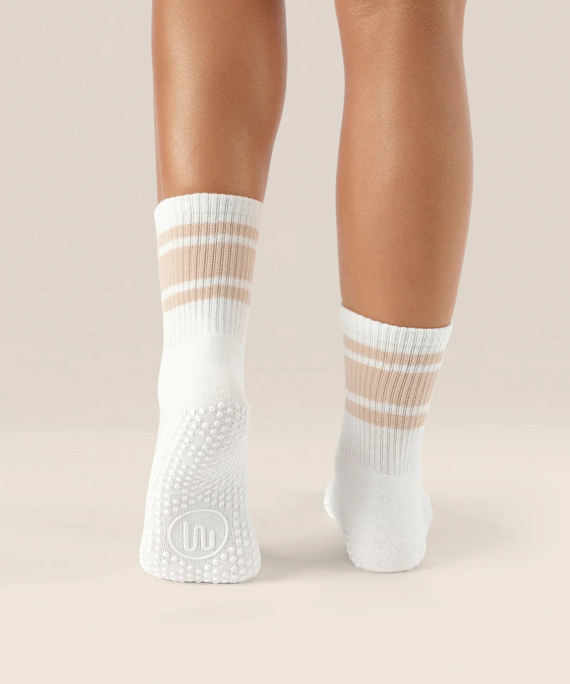 Beige Pilates Crew Socken mit Almond Streifen