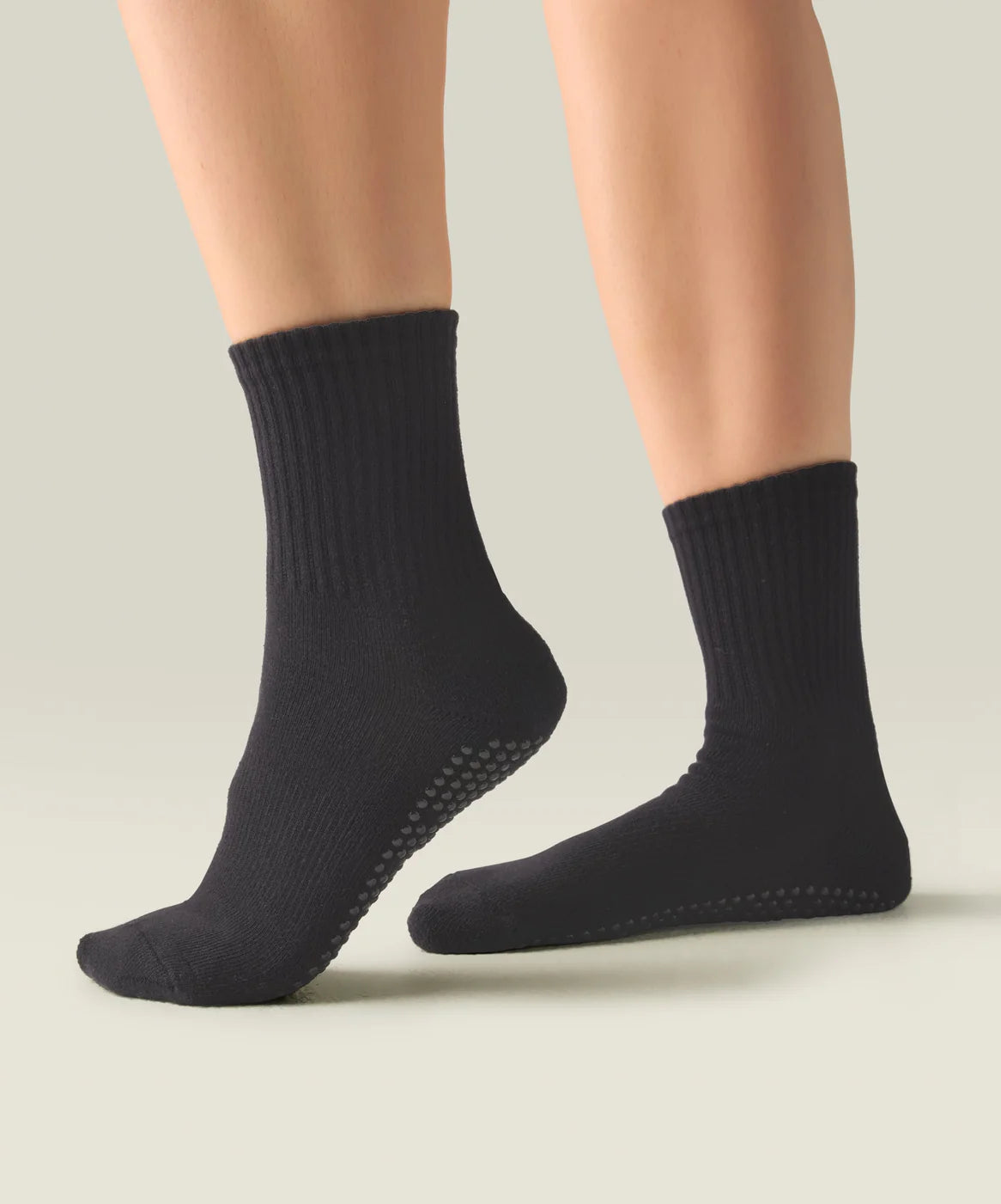 Pilates Socken schwarz mit Anti-Rutsch-Sohle – MoveActive