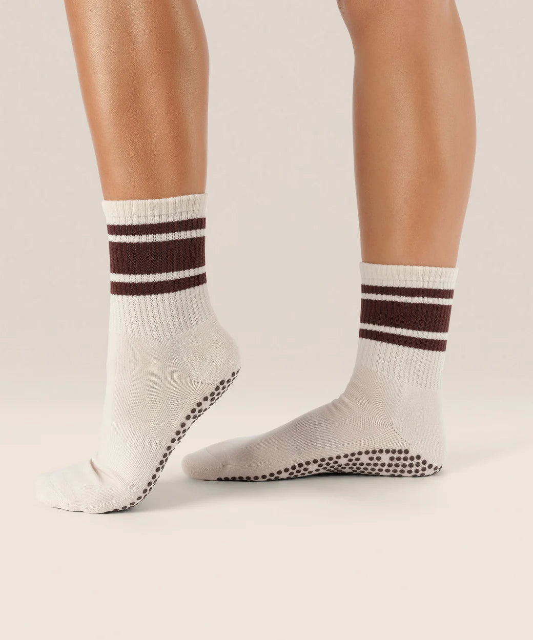 MoveActive Oat Espresso Stripe Grip Socks – Seitenansicht