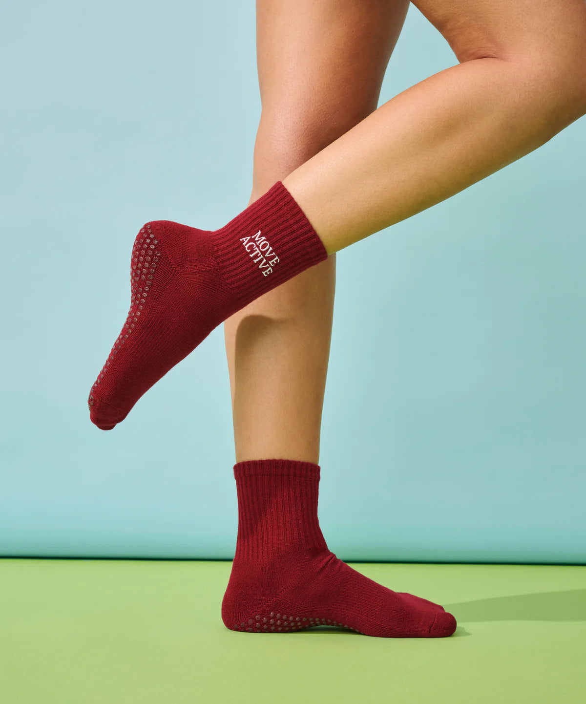 Move Active Crew Grip Socks crimson