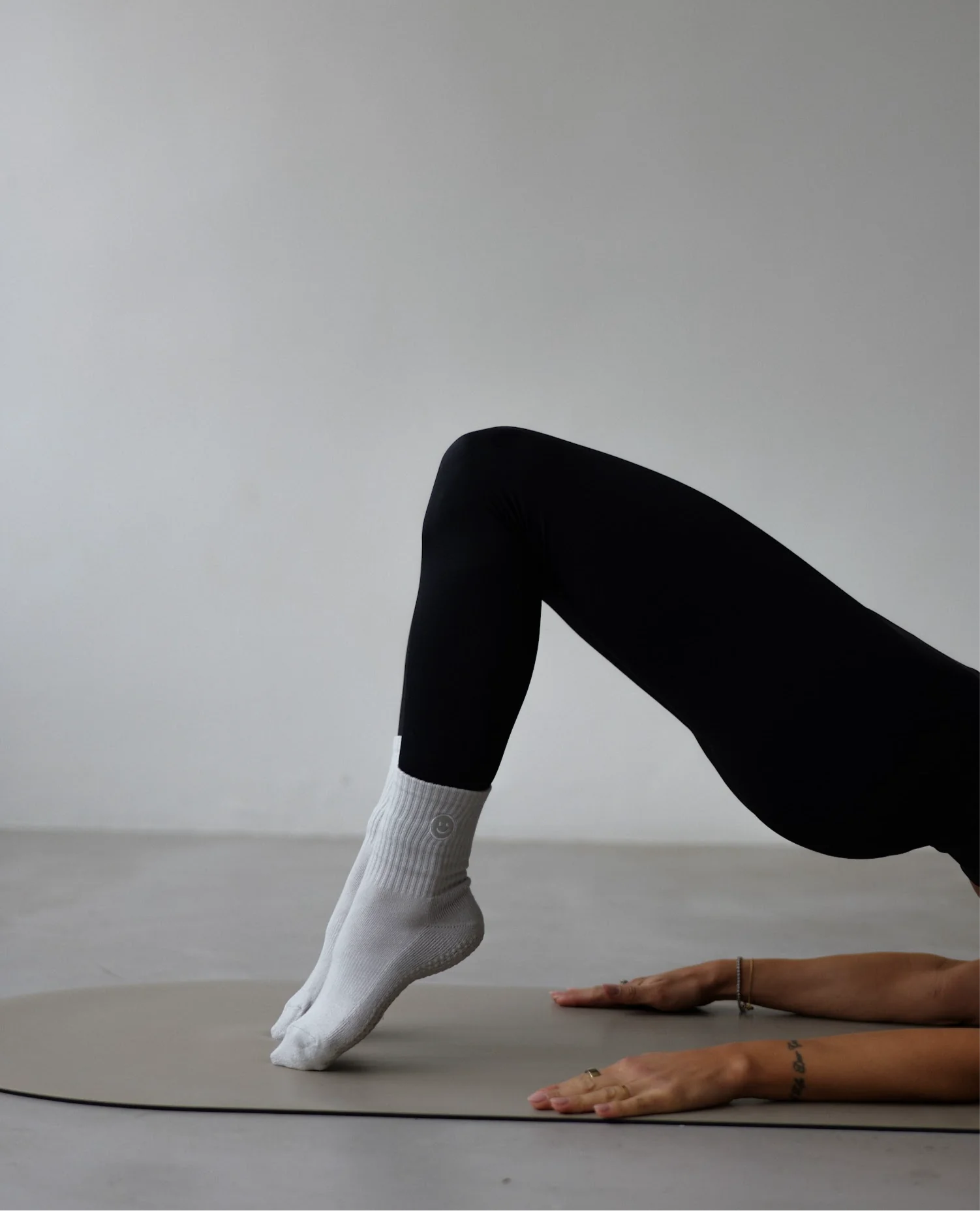 Detailansicht der rutschfesten Sohle – perfekte Bodenhaftung für Pilates, Yoga & Barre