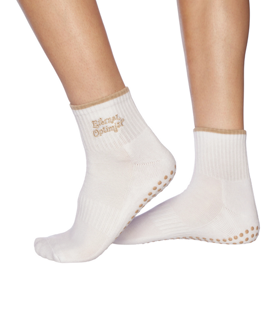 Souls. Eternal Optimist Grip Socks flach ausgelegt mit sichtbarem „Eternal Optimist“-Schriftzug.