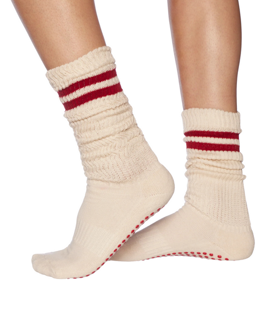 Rote Scrunch Socken von Souls. für Pilates und Yoga​