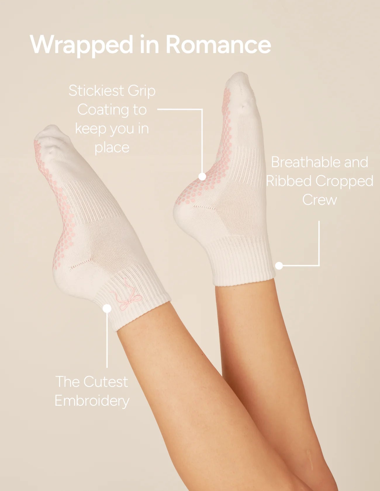 Harlow Grip Sock Romance Bow Seitenansicht am Fuß mit geripptem Schaft
