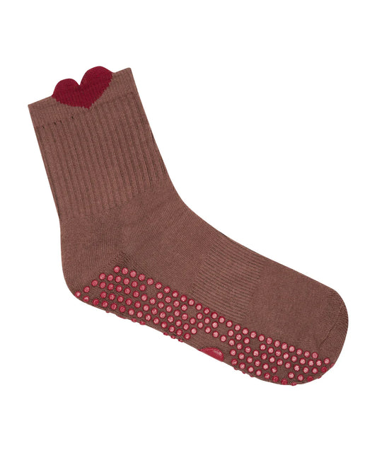 Braune Crew-Socken mit rotem Herzlogo am Bündchen
