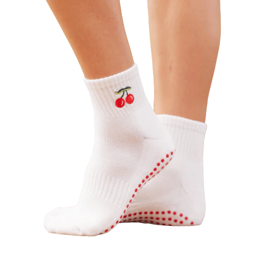 Very Cherry Grip Socken mit Kirschen – rutschfest für Barre & Pilates